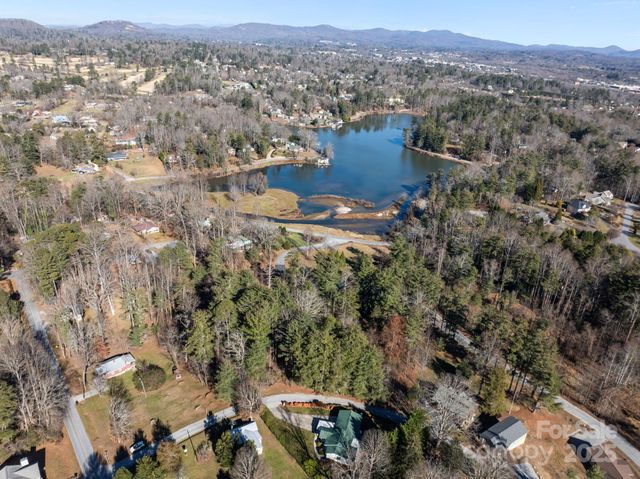 114 Oscelake Way, Hendersonville, NC 28739