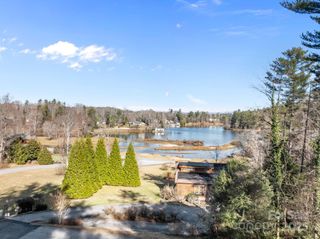 114 Oscelake Way, Hendersonville, NC 28739