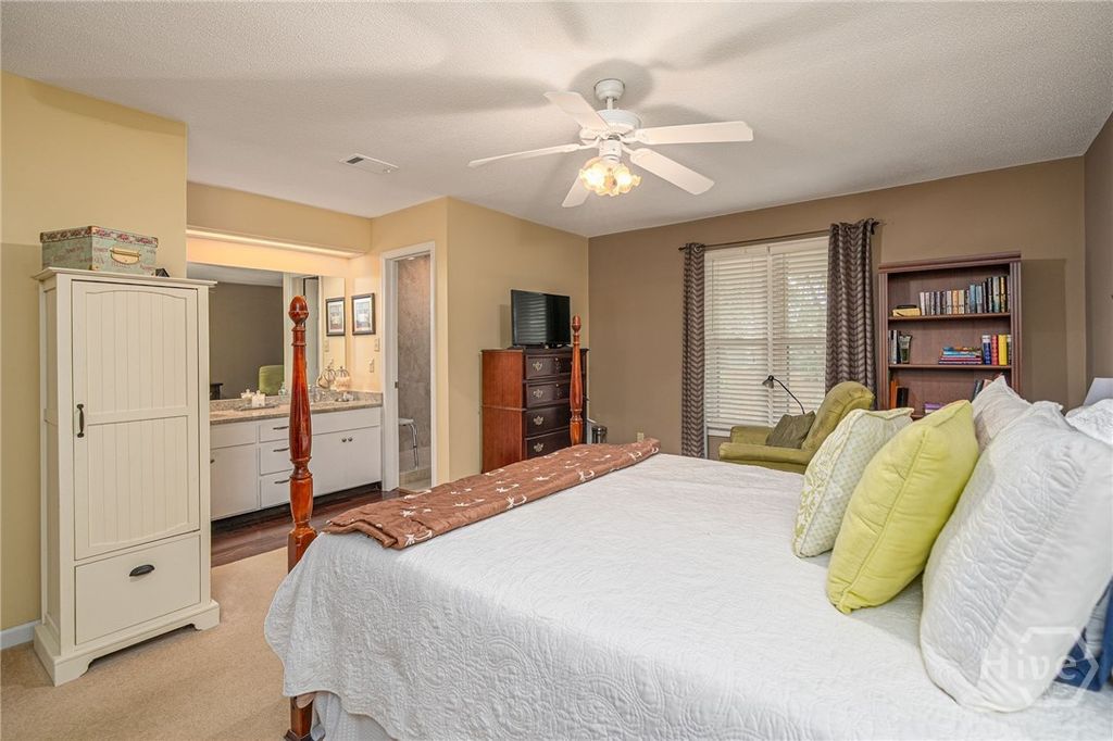 Image 17 of property listing at 11 Lanyard Court, Savannah, GA 31411