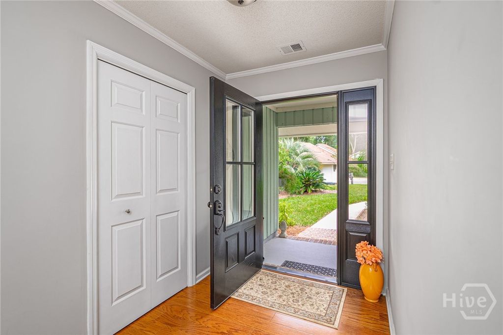 Image 4 of property listing at 11 Lanyard Court, Savannah, GA 31411