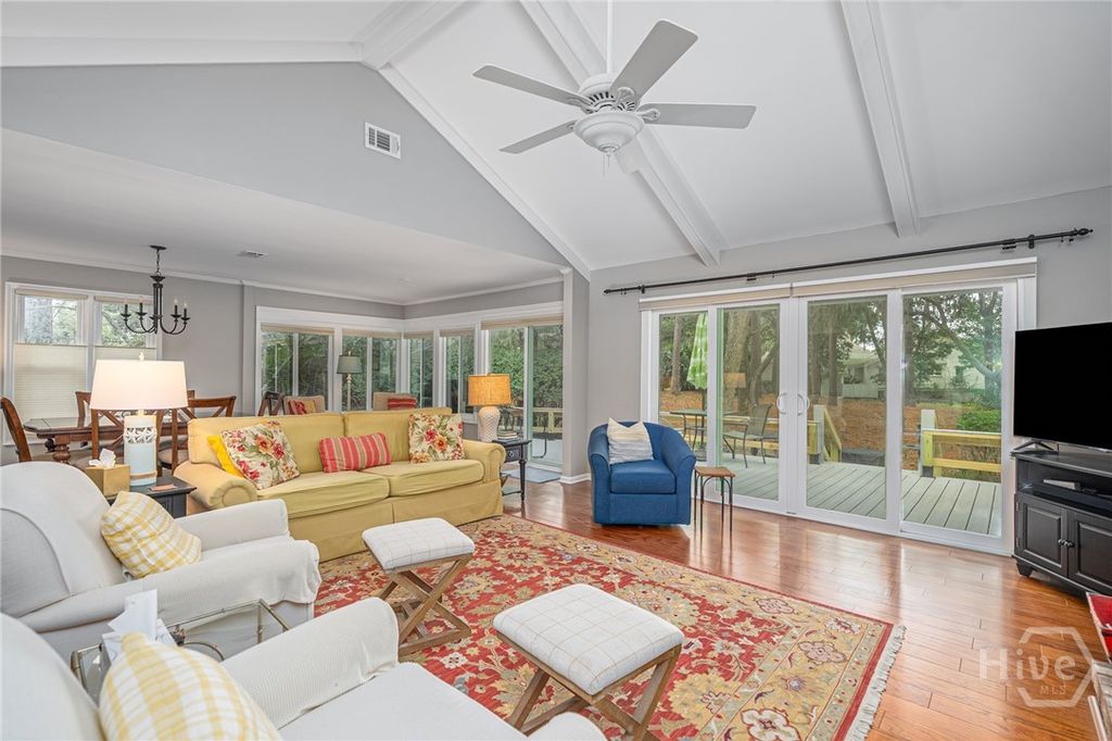 Image 6 of property listing at 11 Lanyard Court, Savannah, GA 31411