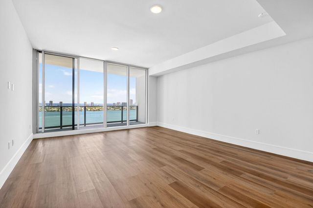 220 Lake Shore Drive 1808, Lake Park, FL 33403