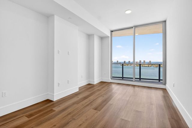 220 Lake Shore Drive 1808, Lake Park, FL 33403