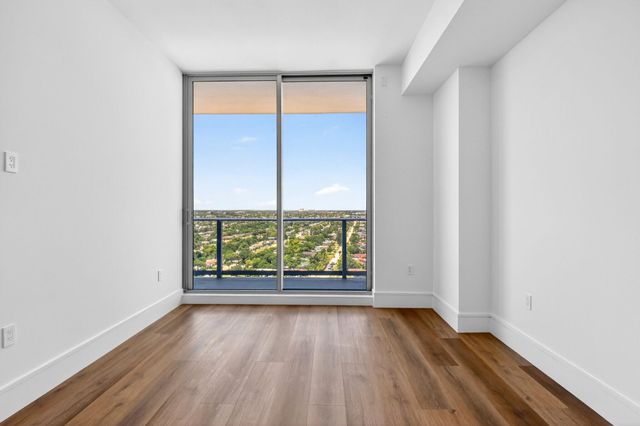 220 Lake Shore Drive 1808, Lake Park, FL 33403