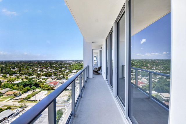 220 Lake Shore Drive 1808, Lake Park, FL 33403