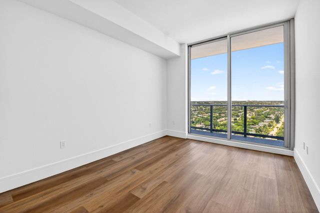 220 Lake Shore Drive 1808, Lake Park, FL 33403