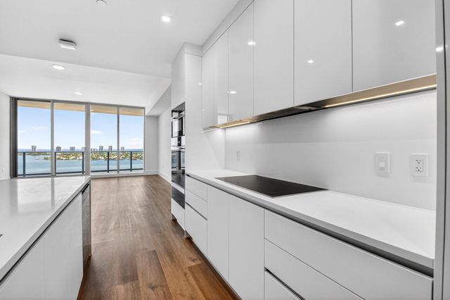 220 Lake Shore Drive 1808, Lake Park, FL 33403
