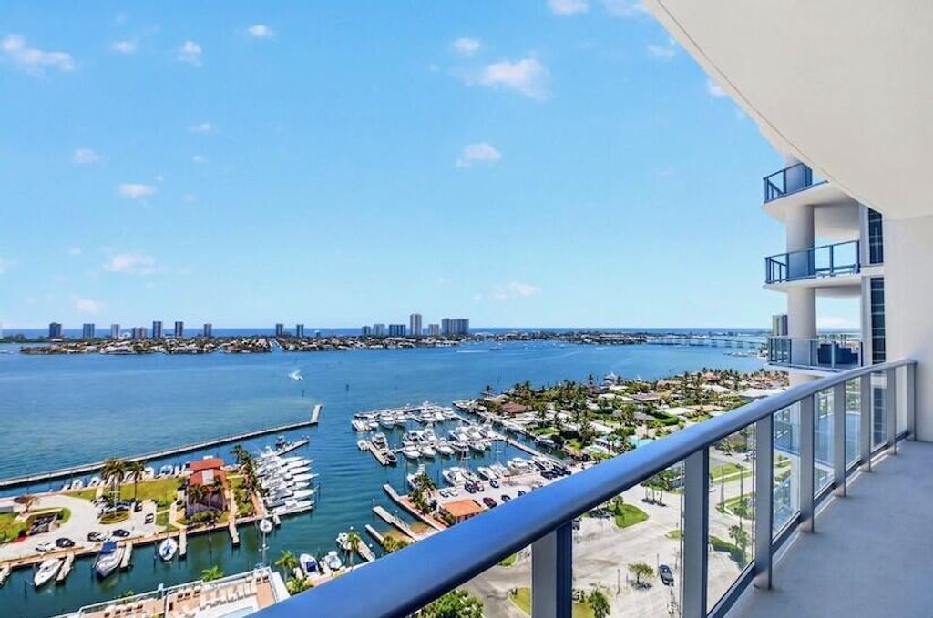 220 Lake Shore Drive 1808, Lake Park, FL 33403