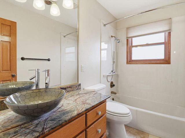 1304 Onava Court NE, Albuquerque, NM 87112