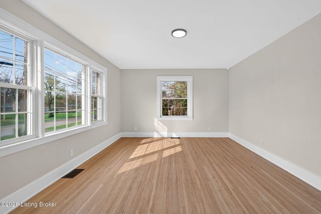 10117 Whipps Mill Rd, Louisville, KY 40223