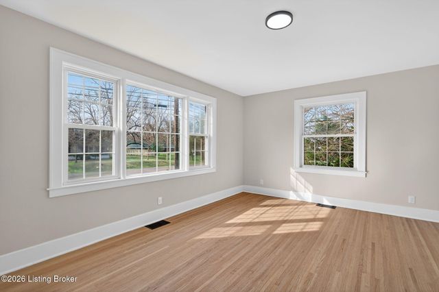 10117 Whipps Mill Rd, Louisville, KY 40223