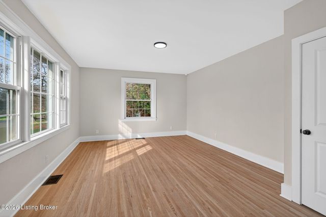 10117 Whipps Mill Rd, Louisville, KY 40223