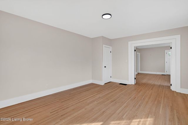 10117 Whipps Mill Rd, Louisville, KY 40223