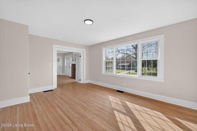 10117 Whipps Mill Rd, Louisville, KY 40223