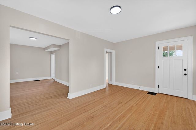 10117 Whipps Mill Rd, Louisville, KY 40223