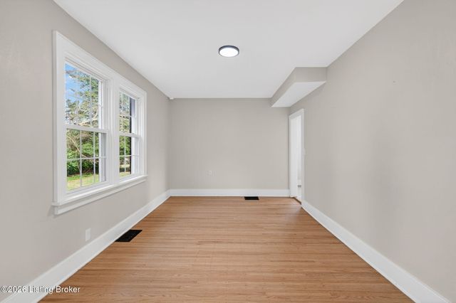 10117 Whipps Mill Rd, Louisville, KY 40223