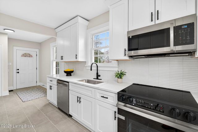 10117 Whipps Mill Rd, Louisville, KY 40223