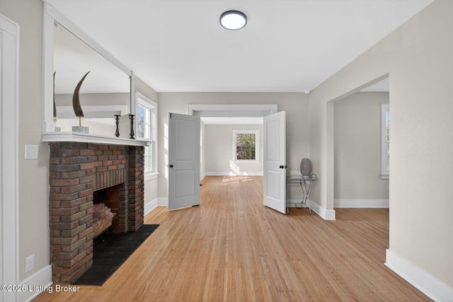 10117 Whipps Mill Rd, Louisville, KY 40223