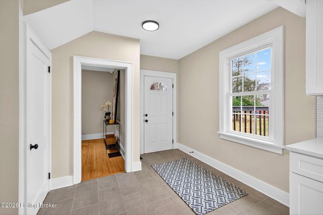 10117 Whipps Mill Rd, Louisville, KY 40223