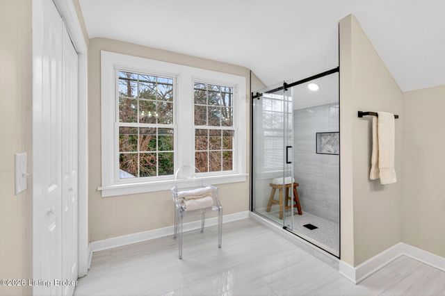 10117 Whipps Mill Rd, Louisville, KY 40223