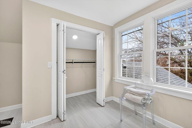 10117 Whipps Mill Rd, Louisville, KY 40223