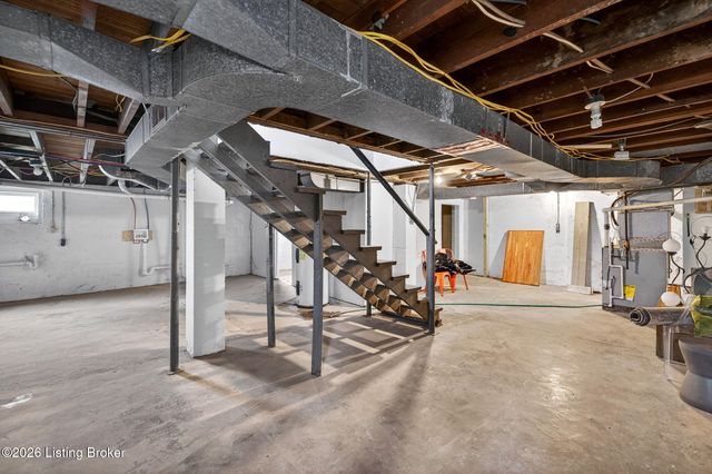 10117 Whipps Mill Rd, Louisville, KY 40223