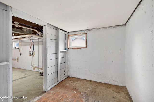 10117 Whipps Mill Rd, Louisville, KY 40223