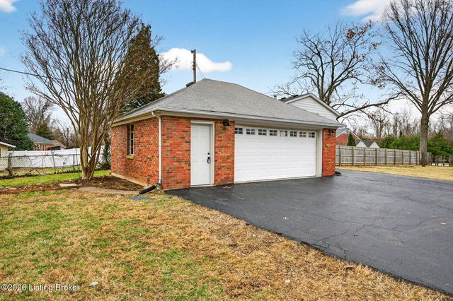 10117 Whipps Mill Rd, Louisville, KY 40223