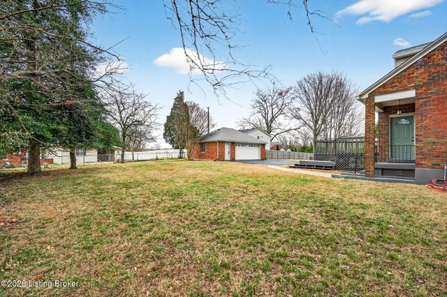 10117 Whipps Mill Rd, Louisville, KY 40223