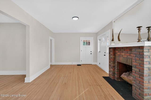 10117 Whipps Mill Rd, Louisville, KY 40223