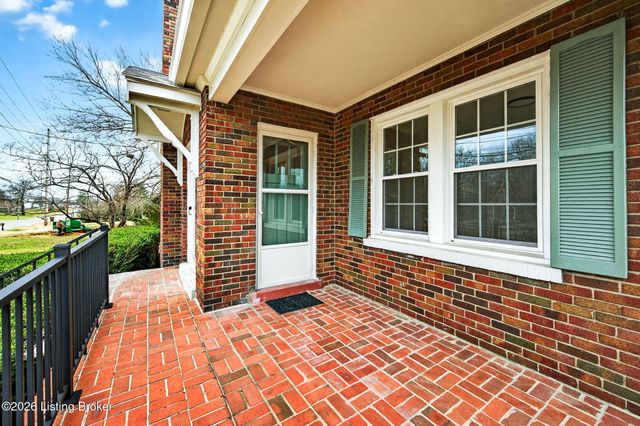 10117 Whipps Mill Rd, Louisville, KY 40223