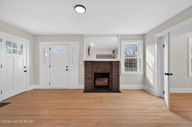 10117 Whipps Mill Rd, Louisville, KY 40223