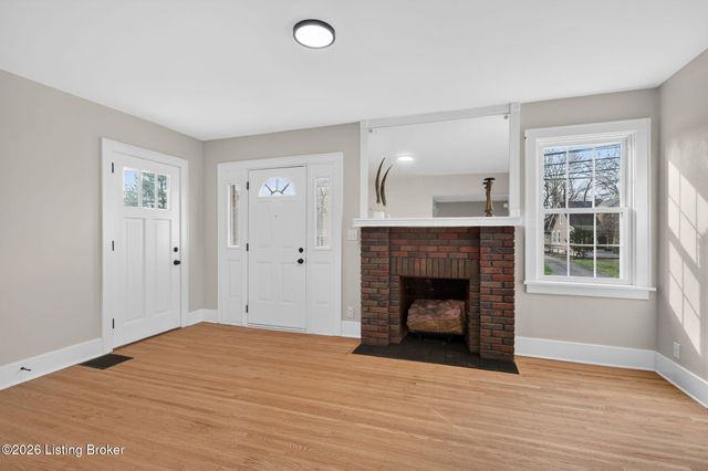 10117 Whipps Mill Rd, Louisville, KY 40223