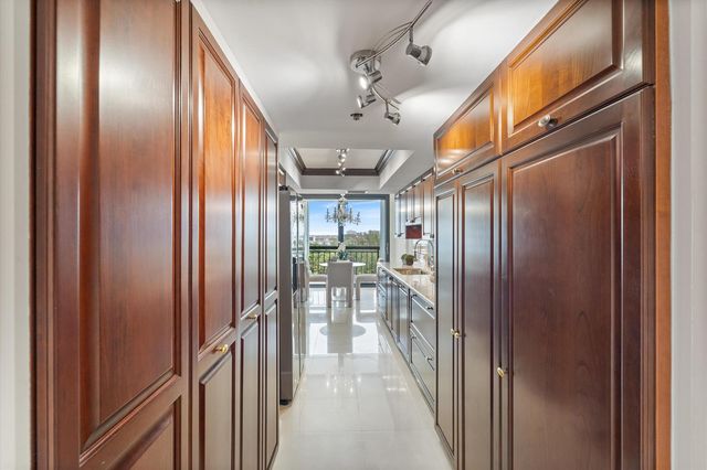 2003 N Ocean Boulevard 902, Boca Raton, FL 33431