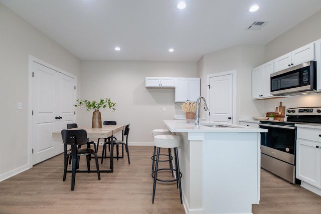 5422 N Sandkey ST, Wichita, KS 67204