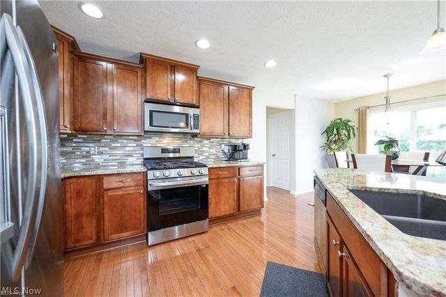 1242 Bexley Circle, Akron, OH 44312