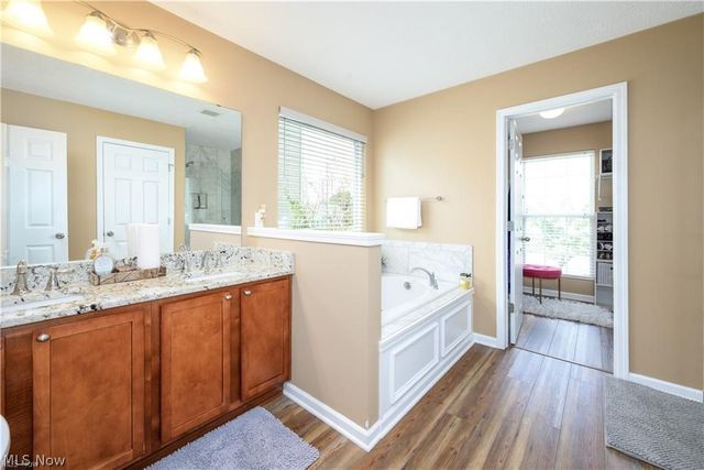 1242 Bexley Circle, Akron, OH 44312
