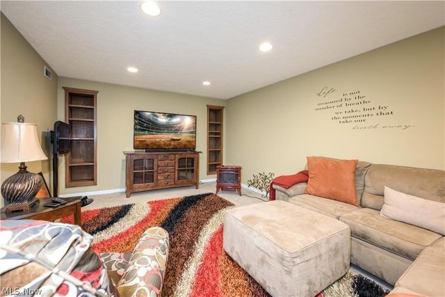 1242 Bexley Circle, Akron, OH 44312
