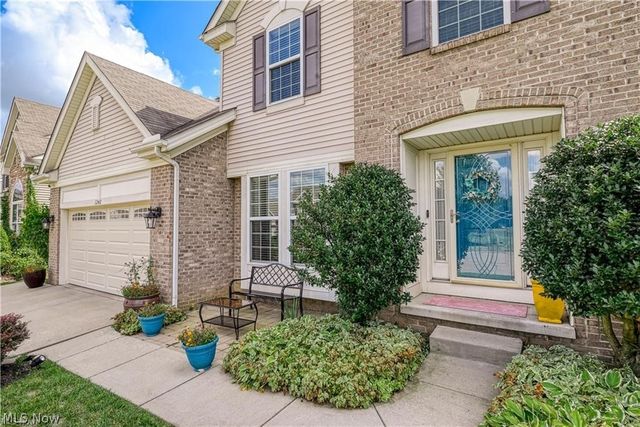 1242 Bexley Circle, Akron, OH 44312