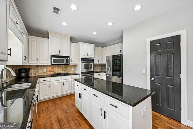 807 Kennedy Court, Loganville, GA 30052