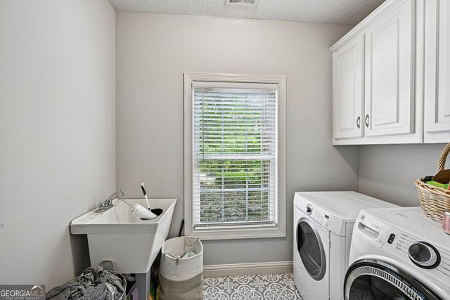 807 Kennedy Court, Loganville, GA 30052