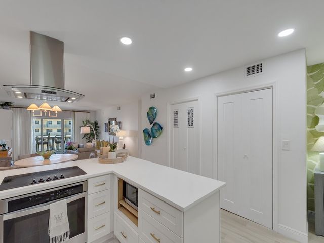 4049 Ocean Drive 402, Vero Beach, FL 32963