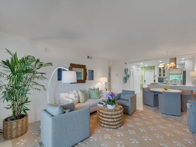 4049 Ocean Drive 402, Vero Beach, FL 32963