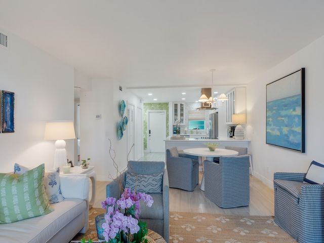 4049 Ocean Drive 402, Vero Beach, FL 32963