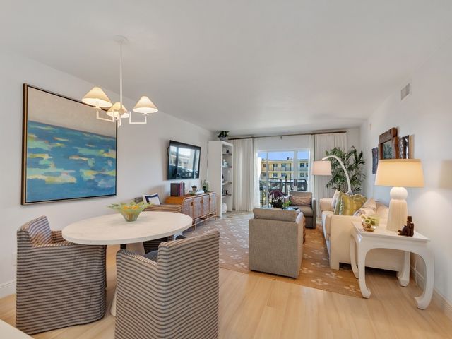 4049 Ocean Drive 402, Vero Beach, FL 32963