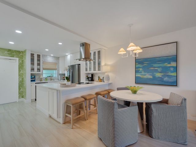 4049 Ocean Drive 402, Vero Beach, FL 32963