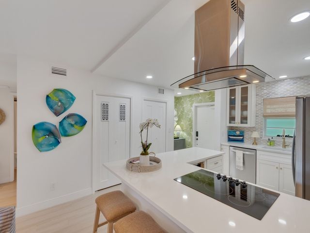 4049 Ocean Drive 402, Vero Beach, FL 32963