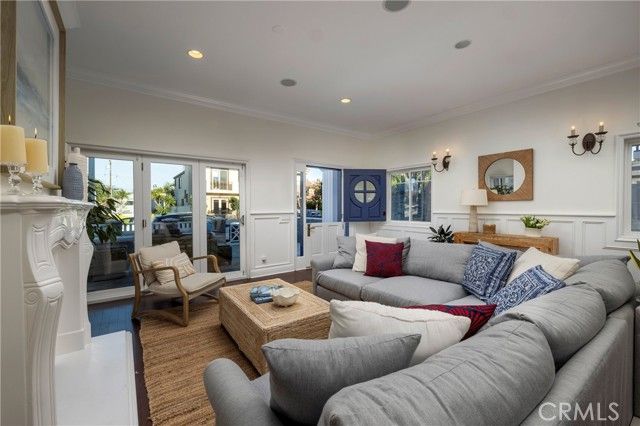 1113 California Street, Huntington Beach, CA 92648