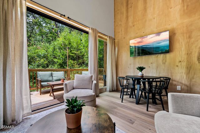 3110 Sourwood Way, Sevierville, TN 37862