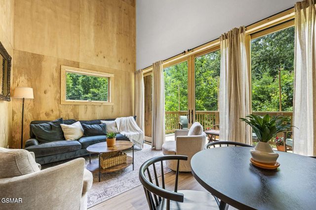 3110 Sourwood Way, Sevierville, TN 37862